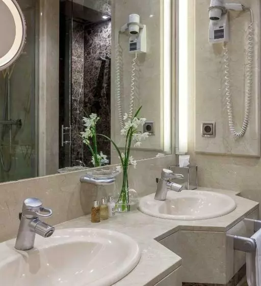 سوییت جونیور کلاب, Wellington Hotel & Spa Madrid
