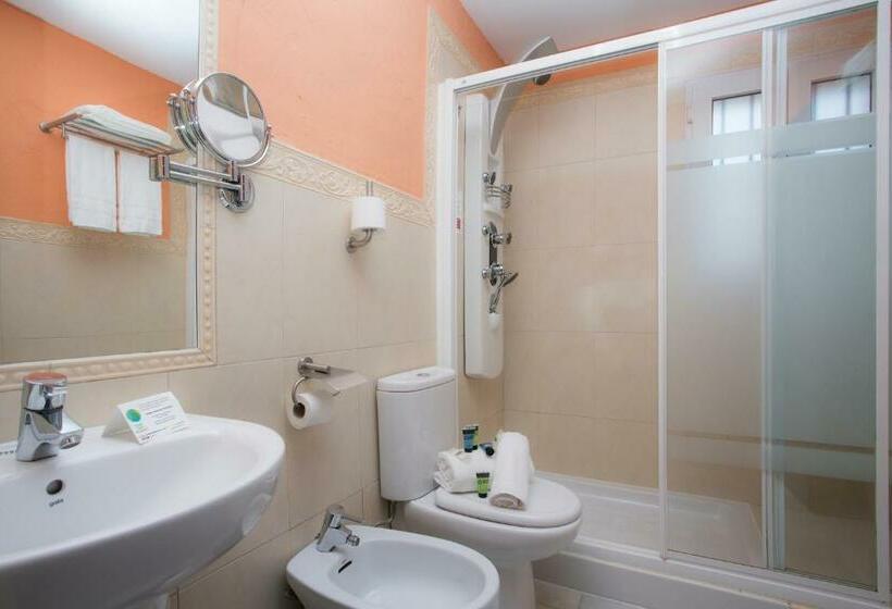 חדר סטנדרט לשלושה, Casual Don Juan Tenorio