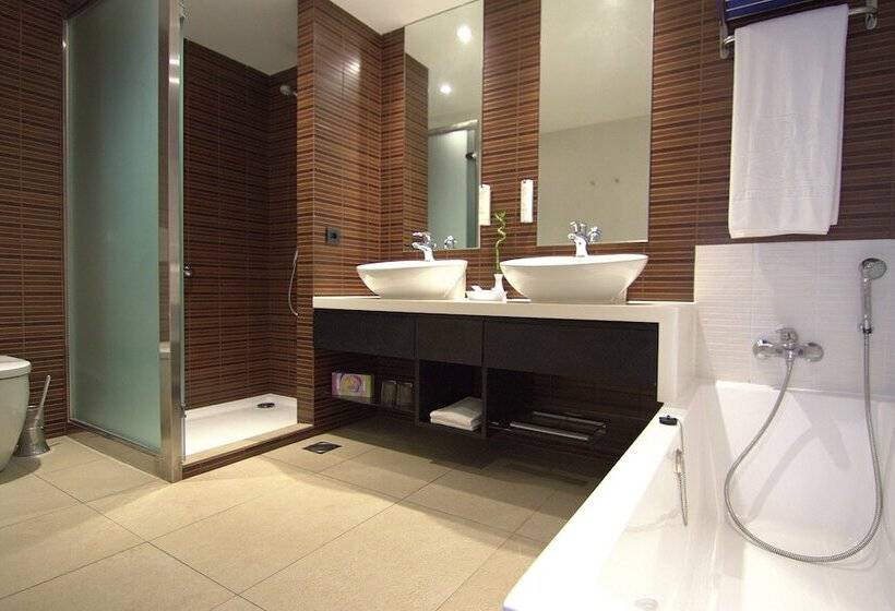 جناح, Adrián Hoteles Colón Guanahaní Adultos Only