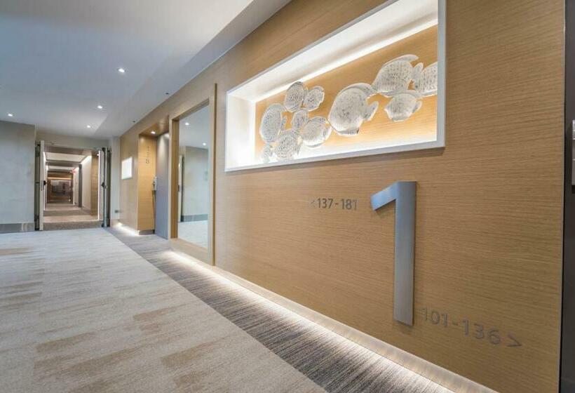 스탠다드 룸, Augustus