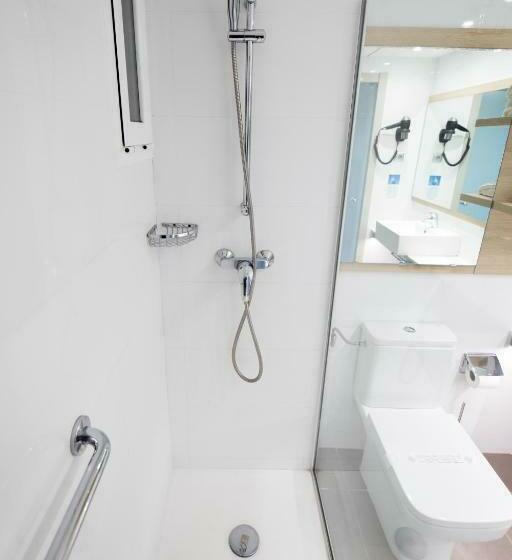 4인용 스탠다드 룸, Augustus