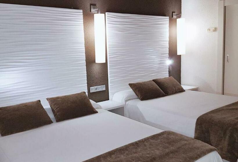 스탠다드 쿼드러플룸, 수영장 전망, Augustus