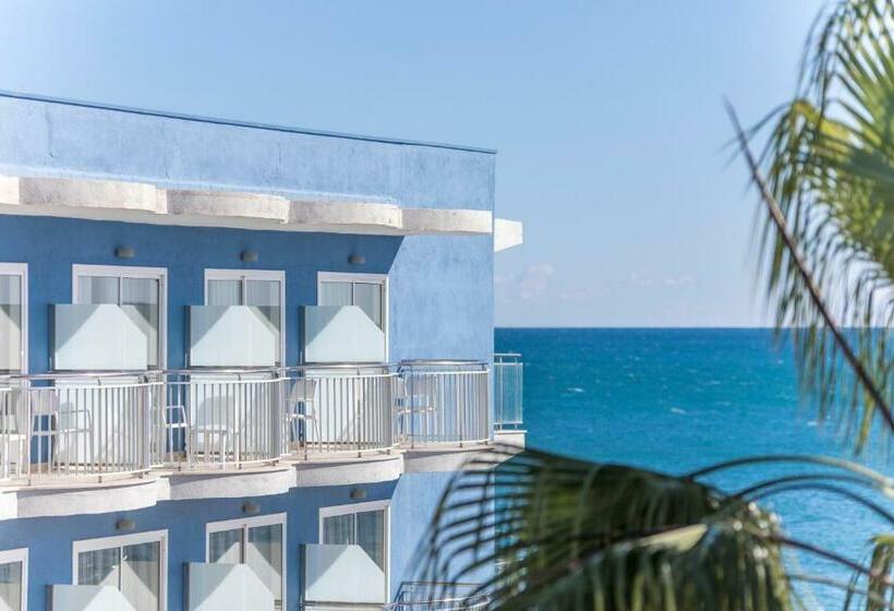 스탠다드 트리플 룸 풀장 전망, Augustus