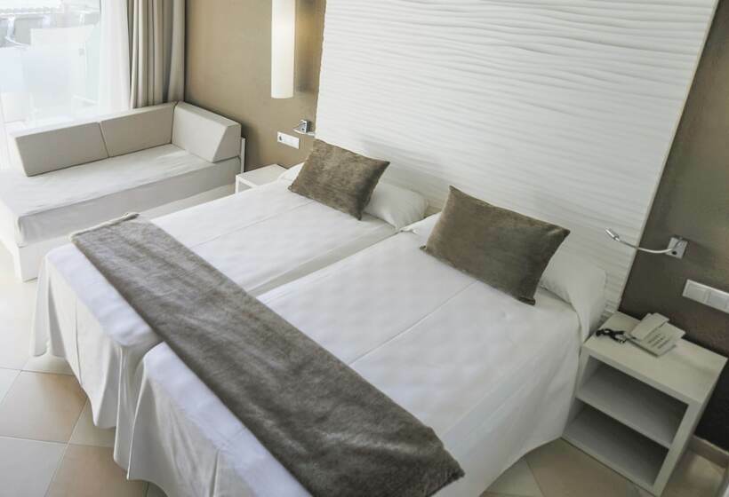 스탠다드 트리플 룸 풀장 전망, Augustus