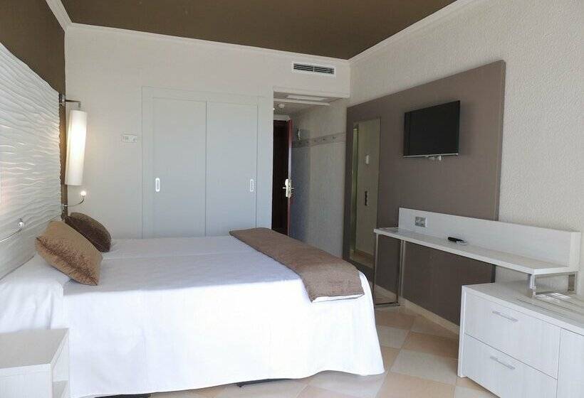 스탠다드 트리플 룸 풀장 전망, Augustus