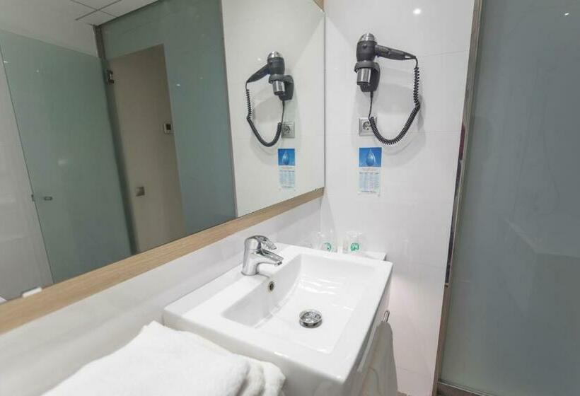 패밀리 룸, Augustus