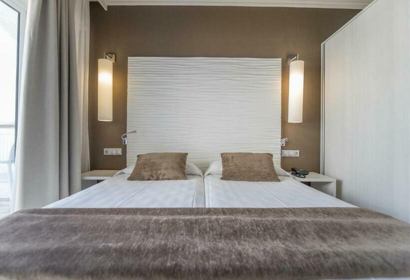 패밀리 룸, Augustus