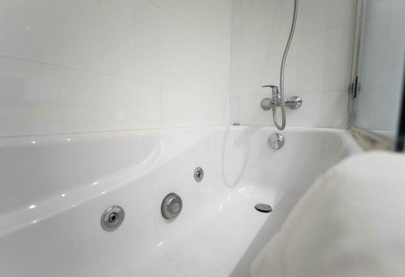 스탠다드 전망 룸, Augustus