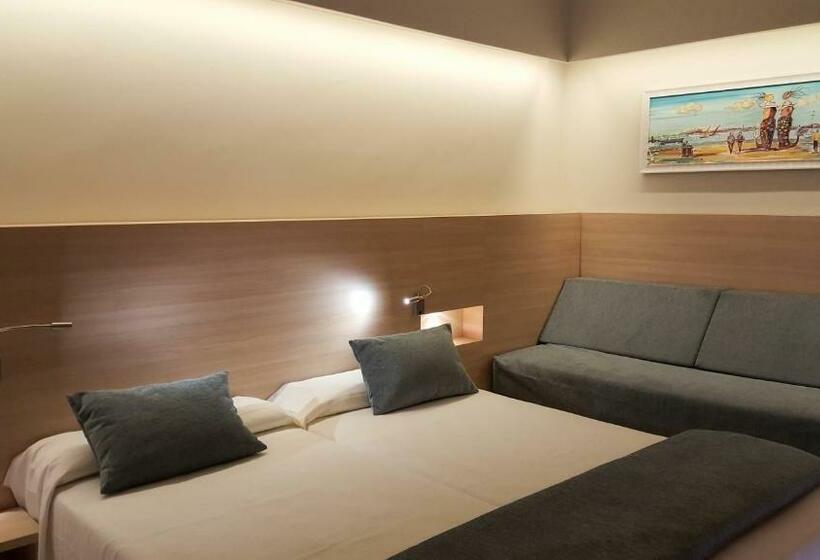 트리플 스탠다드 전망룸, Augustus