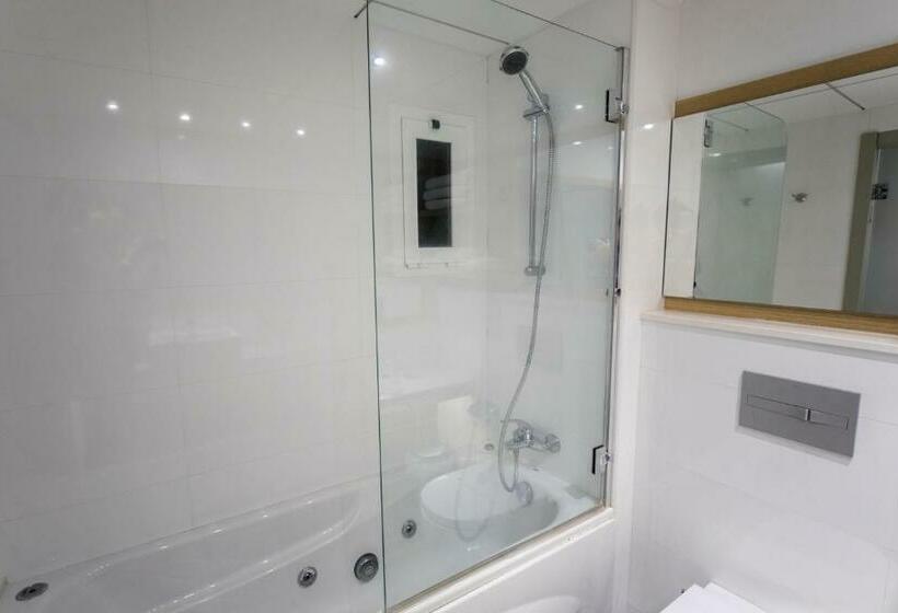 트리플 스탠다드 전망룸, Augustus