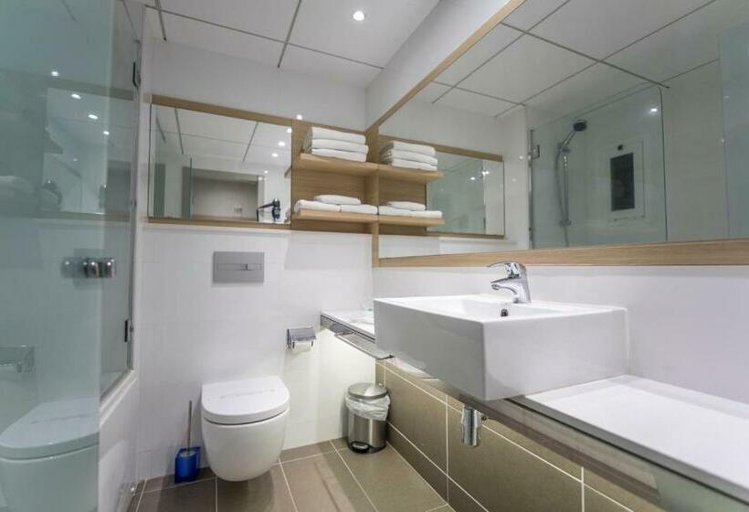 트리플 스탠다드 전망룸, Augustus