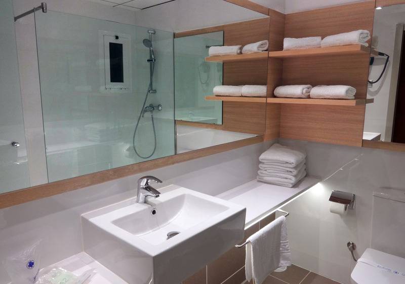 패밀리 룸, Augustus