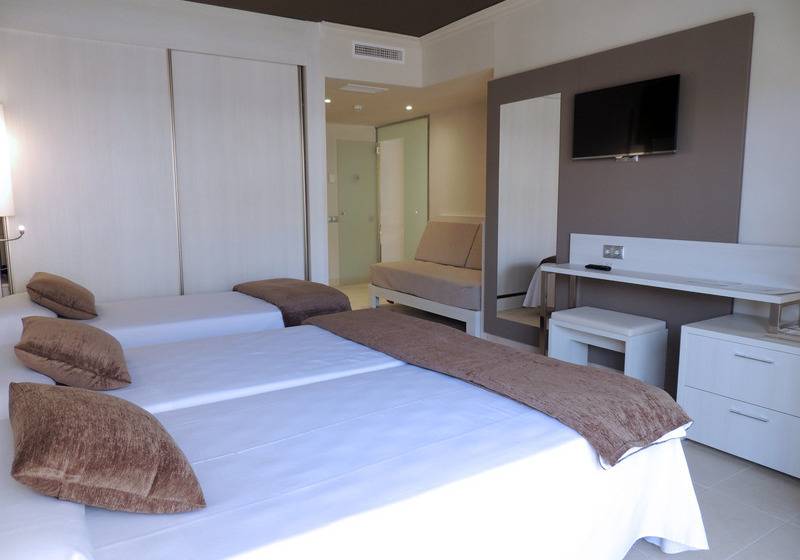 패밀리 룸, Augustus