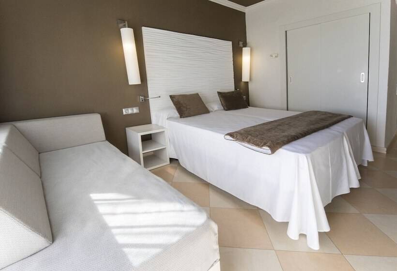 스탠다드 쿼드러플룸, 수영장 전망, Augustus