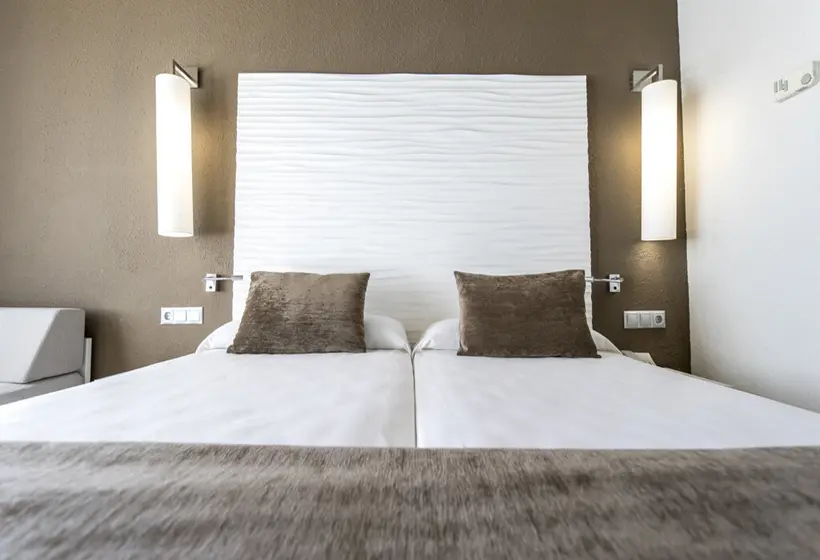 스탠다드 룸, Augustus