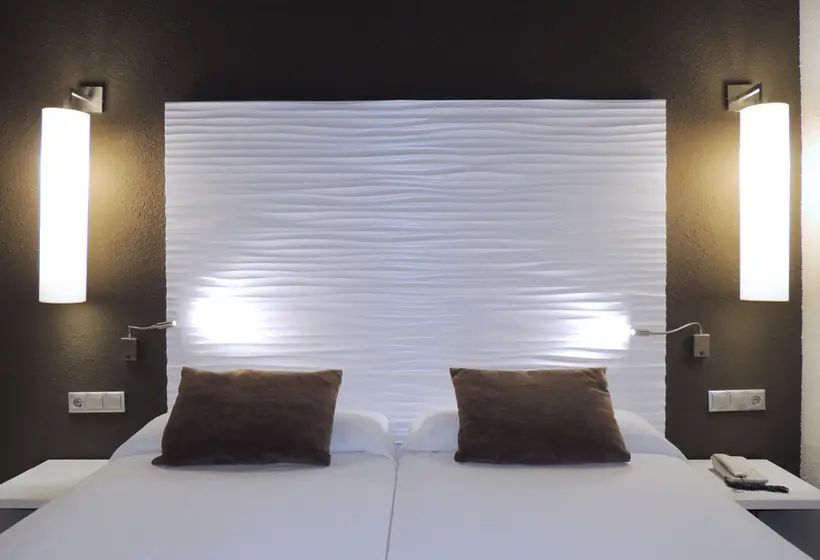 스탠다드 룸, Augustus