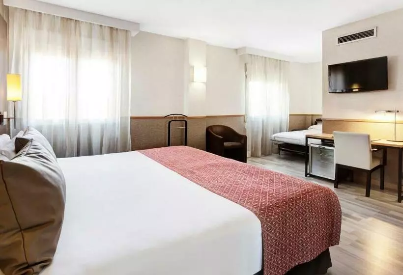 اتاق استاندارد سه نفره, Catalonia Santa Justa