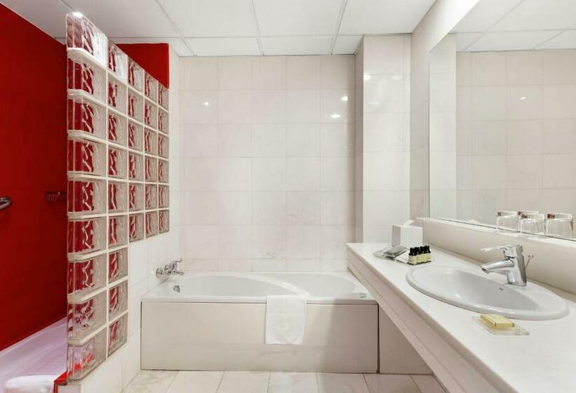 标准三人间, Catalonia Santa Justa