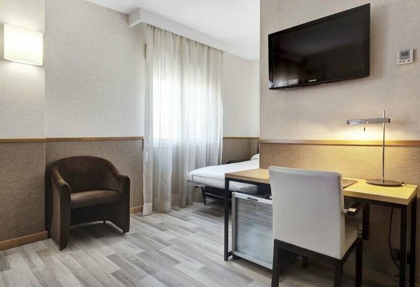 标准三人间, Catalonia Santa Justa