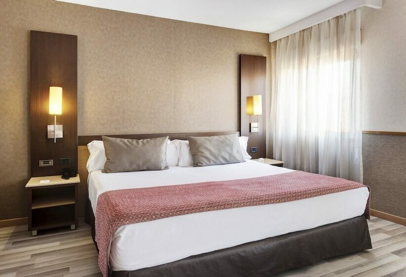 标准三人间, Catalonia Santa Justa