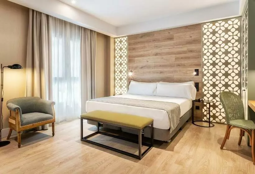 اتاق لوکس, Catalonia Santa Justa