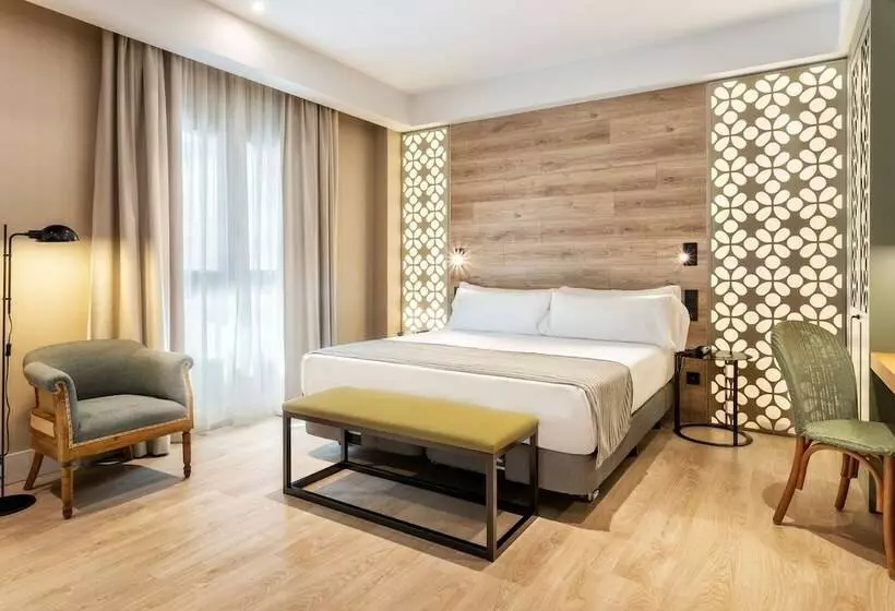 اتاق لوکس, Catalonia Santa Justa