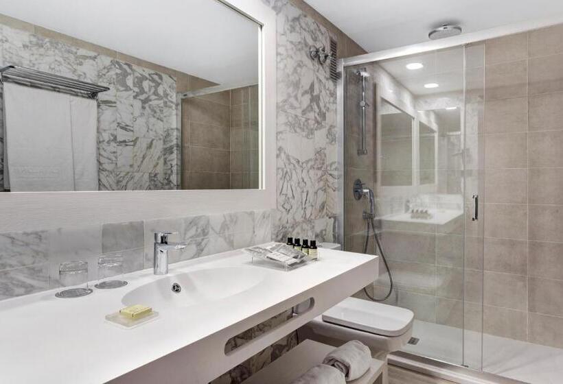 家庭间, Catalonia Santa Justa