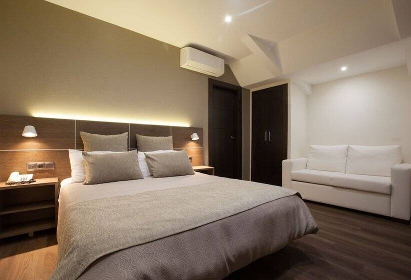 اتاق استاندارد سه نفره, Don Paco