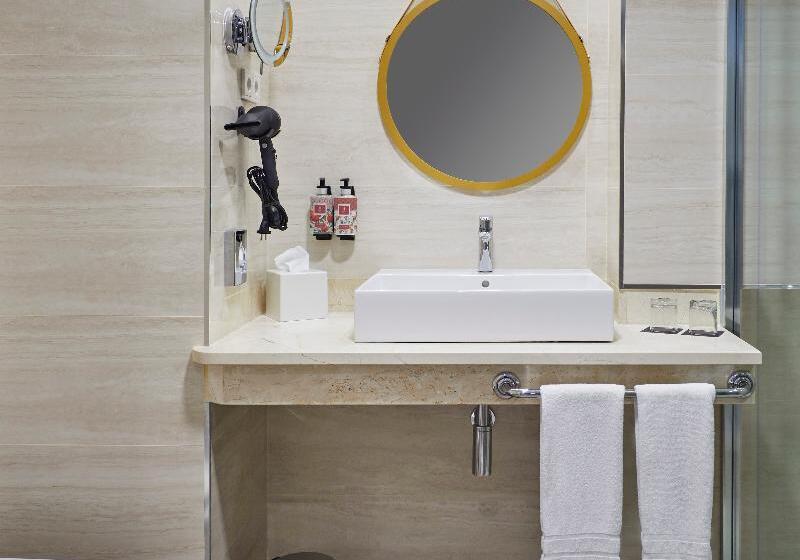 سوییت جونیور, Hesperia Sevilla