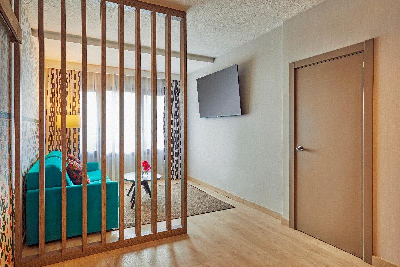 سوییت جونیور, Hesperia Sevilla