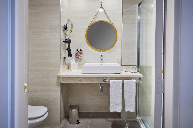 سوییت جونیور, Hesperia Sevilla