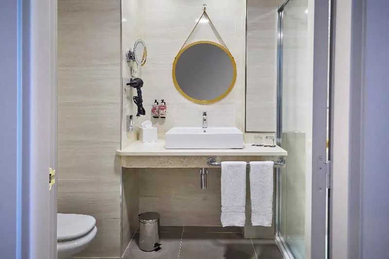 سوییت جونیور, Hesperia Sevilla