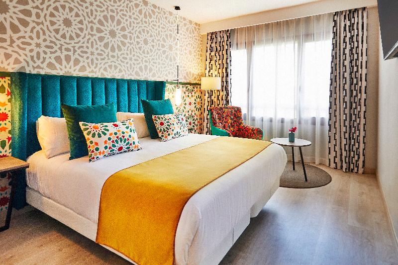 سوییت جونیور, Hesperia Sevilla