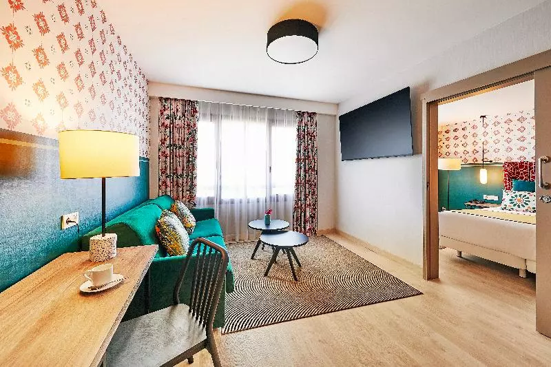 سوییت, Hesperia Sevilla