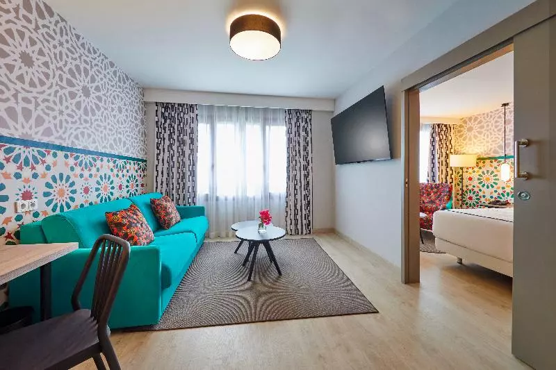 سوییت, Hesperia Sevilla