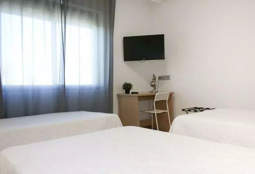 Habitación Triple Estándar, Hospedium Hotel Castilla