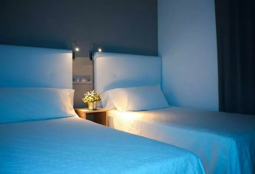 Habitación Familiar Superior, Hospedium Hotel Castilla