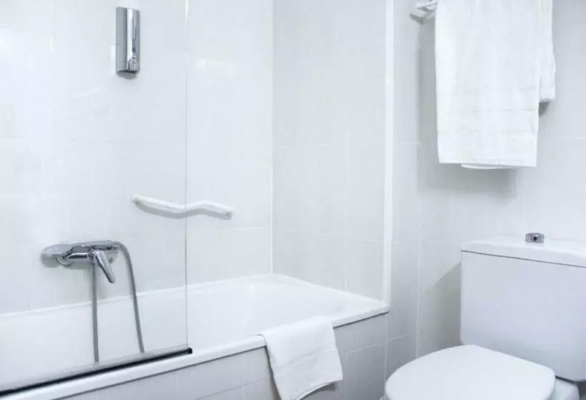Habitación Triple Estándar, Hospedium Hotel Castilla