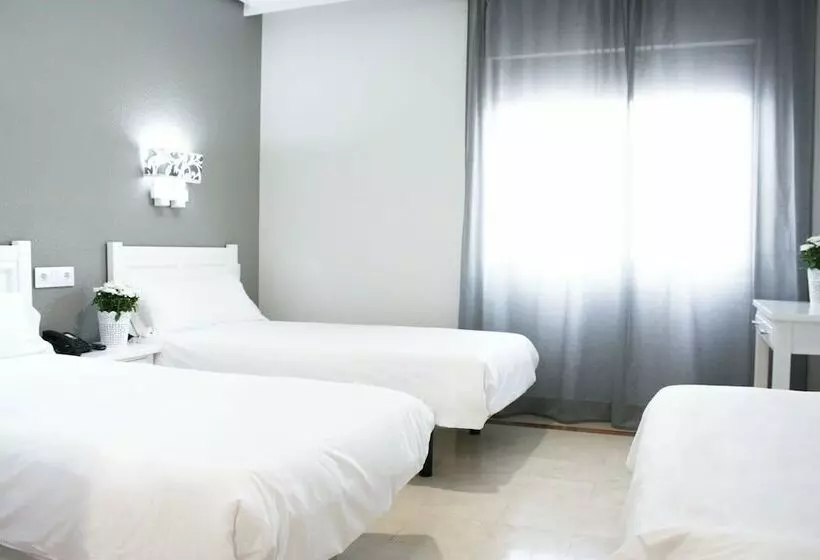 Habitación Triple Estándar, Hospedium Hotel Castilla