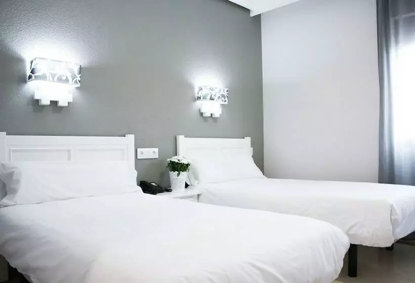 Habitación Triple Estándar, Hospedium Hotel Castilla