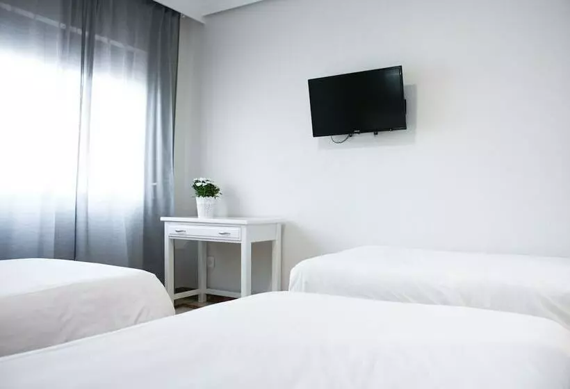 Habitación Triple Estándar, Hospedium Hotel Castilla