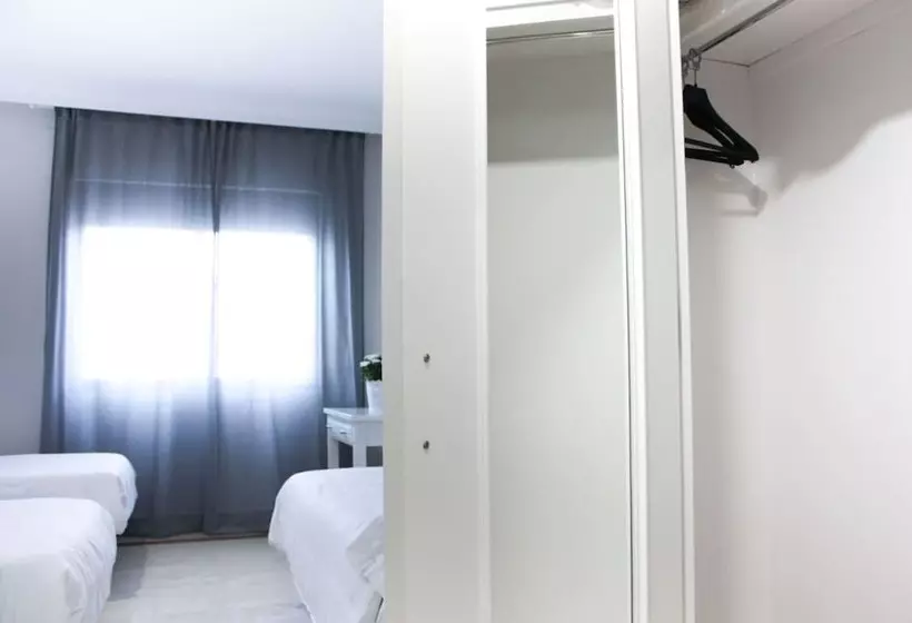 Habitación Triple Estándar, Hospedium Hotel Castilla