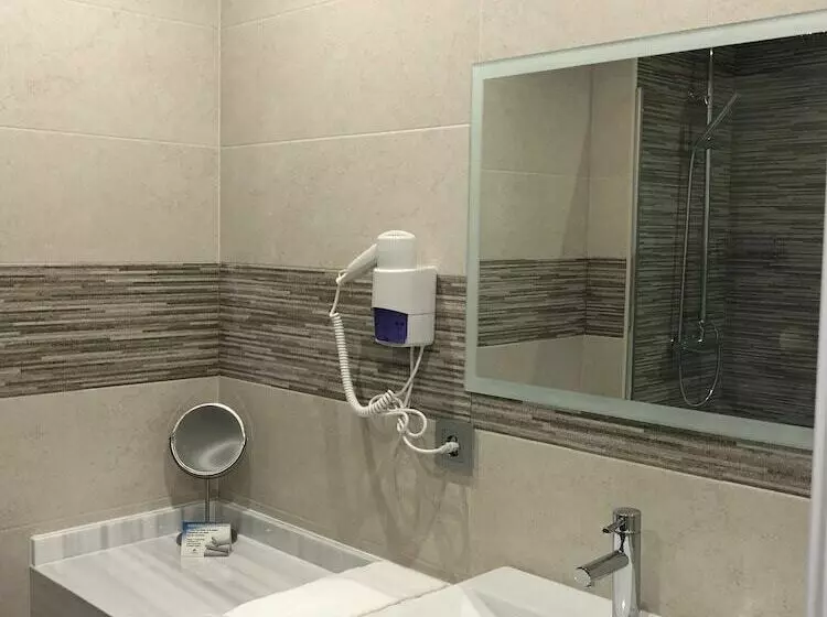 Habitación Triple Estándar, Hospedium Hotel Castilla