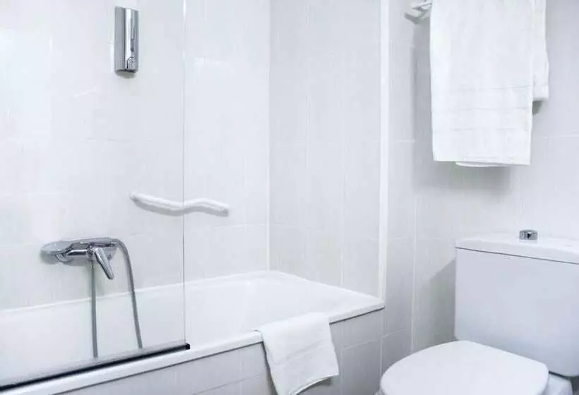 Habitación Triple Estándar, Hospedium Hotel Castilla