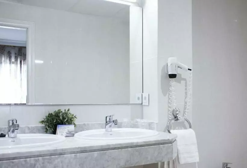 Habitación Familiar, Hospedium Hotel Castilla