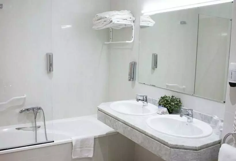 Habitación Familiar, Hospedium Hotel Castilla