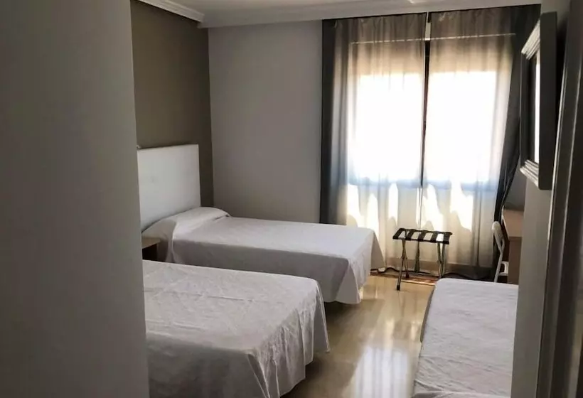 Habitación Triple Estándar, Hospedium Hotel Castilla