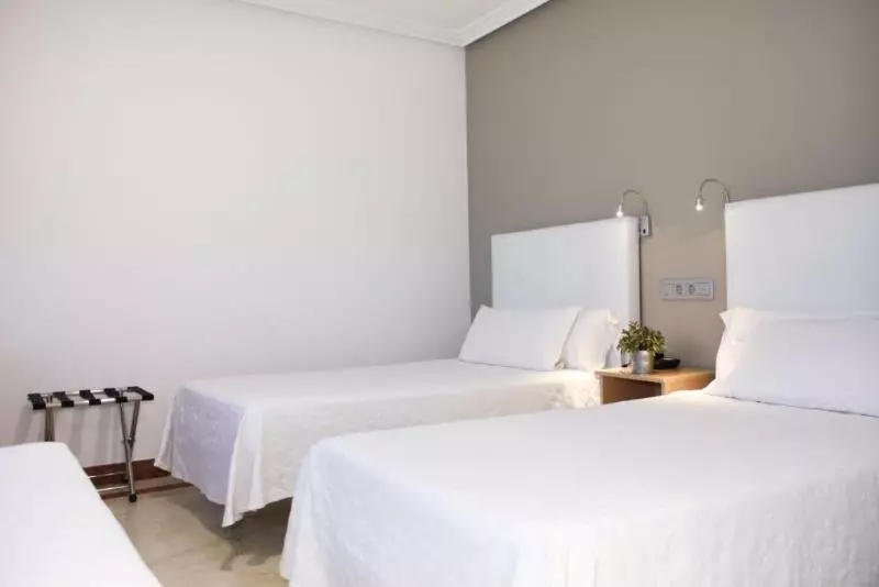 Habitación Triple Estándar, Hospedium Hotel Castilla