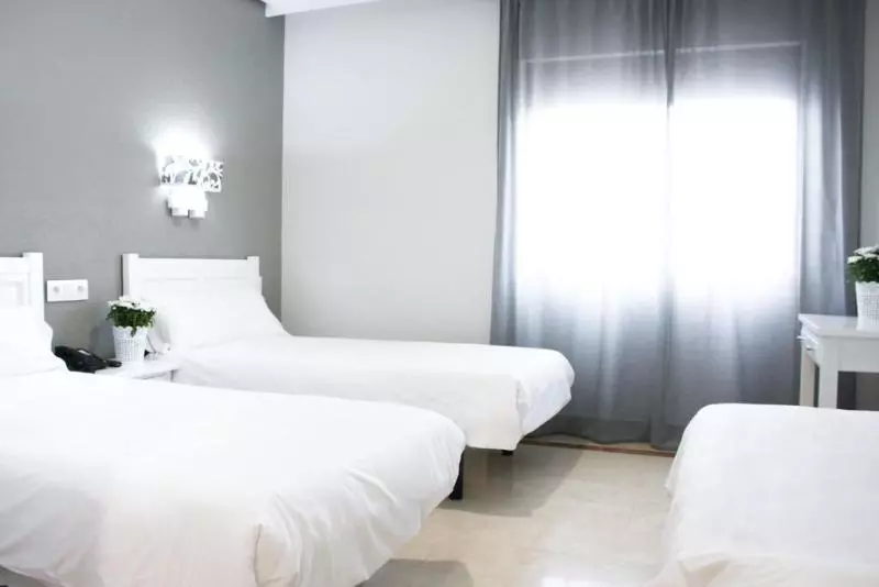 Habitación Triple Estándar, Hospedium Hotel Castilla