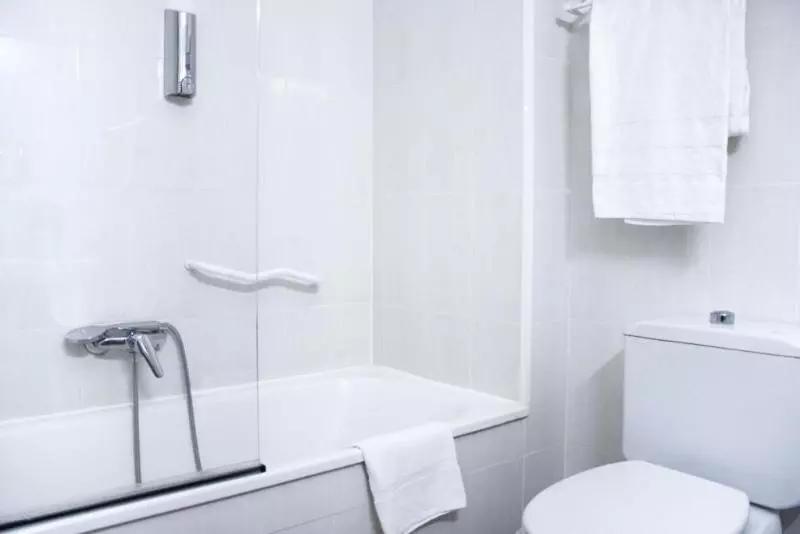 Habitación Triple Estándar, Hospedium Hotel Castilla
